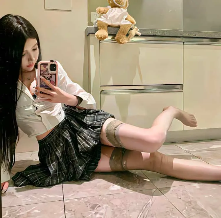 朴赞郁吸血鬼神作《蝙蝠》1080P未删减：神父变成吸血鬼后的欲望挣扎与堕落